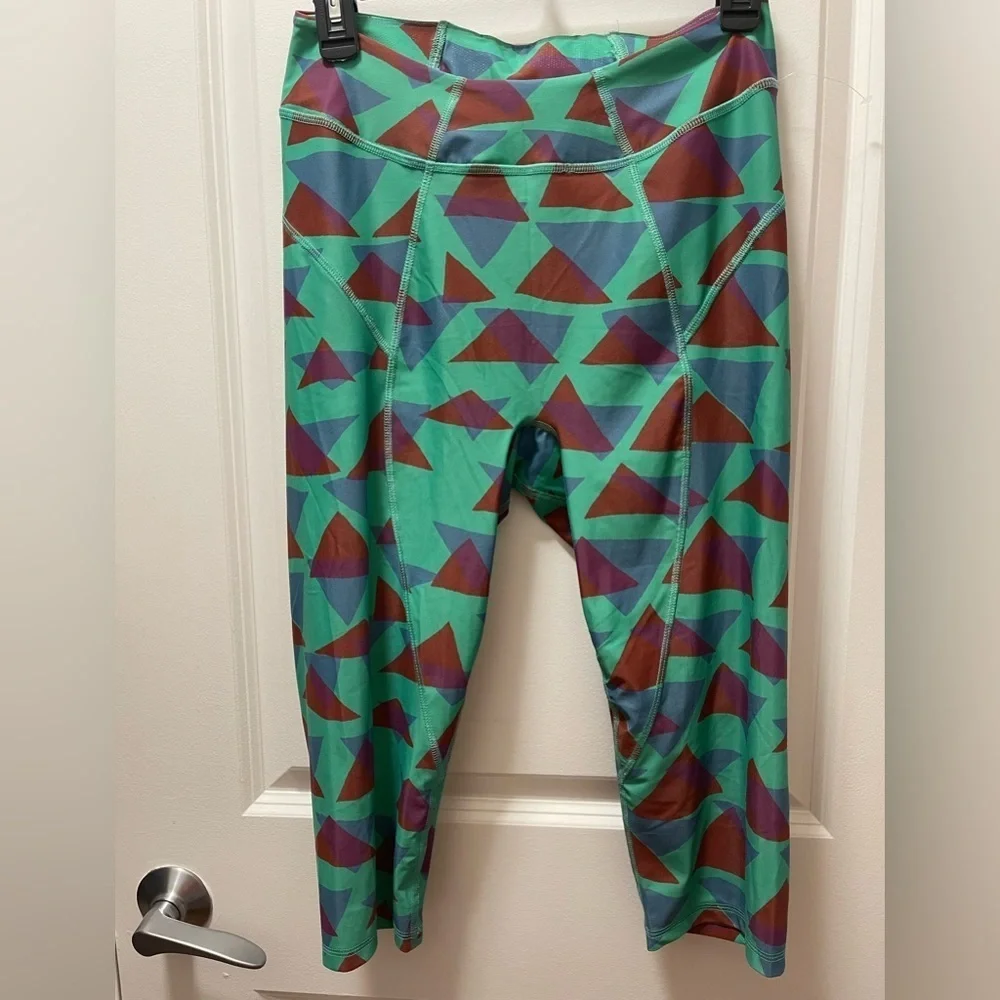 Free People Geometric Crop Leggings Size M 16” Inseam.